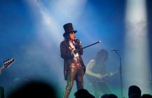 Thumbnail photo of Slash on stage